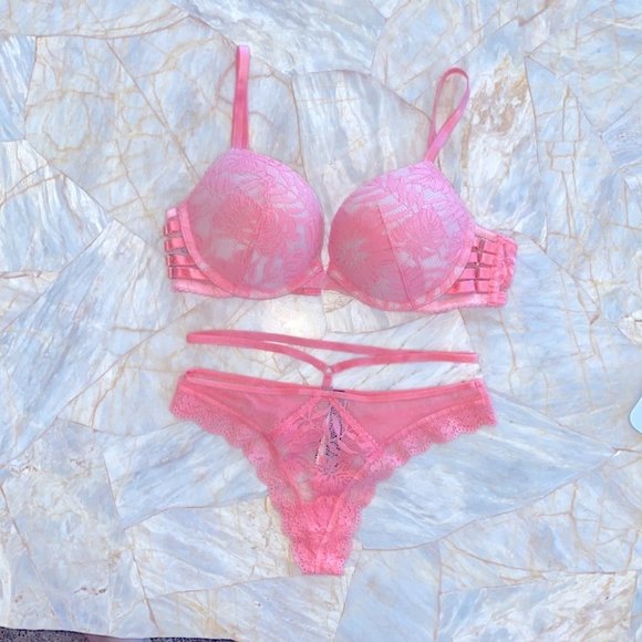 Victoria Secret 2 Pc Set Very Sexy Bra 32C Thong S - Picture 3 of 12